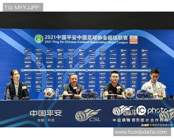 武汉足球队在邀请赛中的灵活性展现与战术创新分析